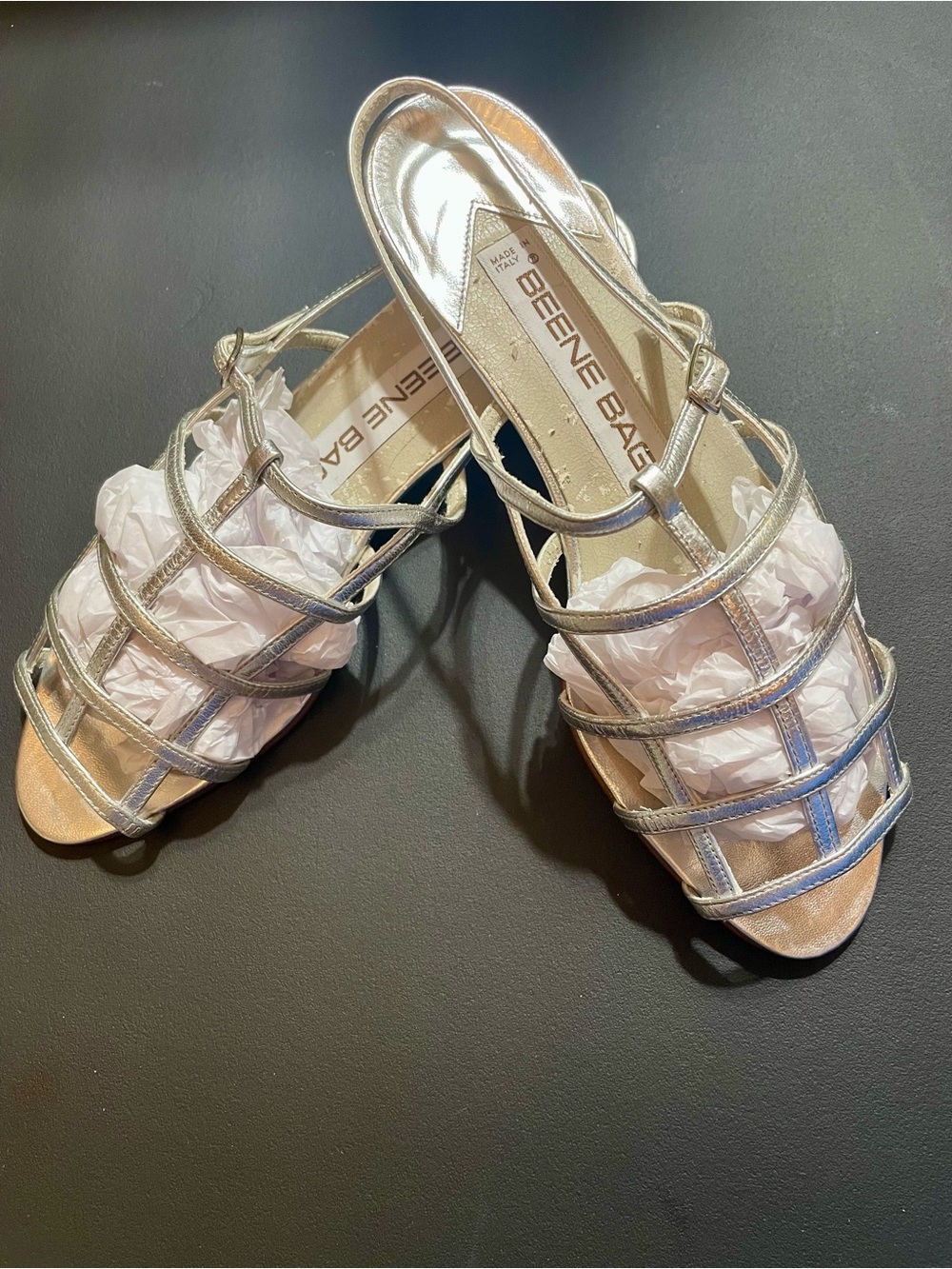 Geoffrey Beene “Beene Bag” Vintage Silver Metallic Kitten Heel Sandal🩶